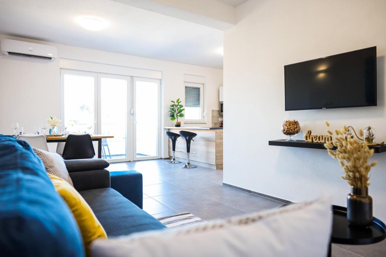 1oak rentals Vir Eksteriør bilde